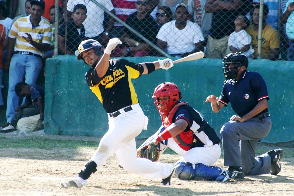 El novato de las Estrellas Orientales Luis Jiménez agota un turno con los Granjeros de Moca